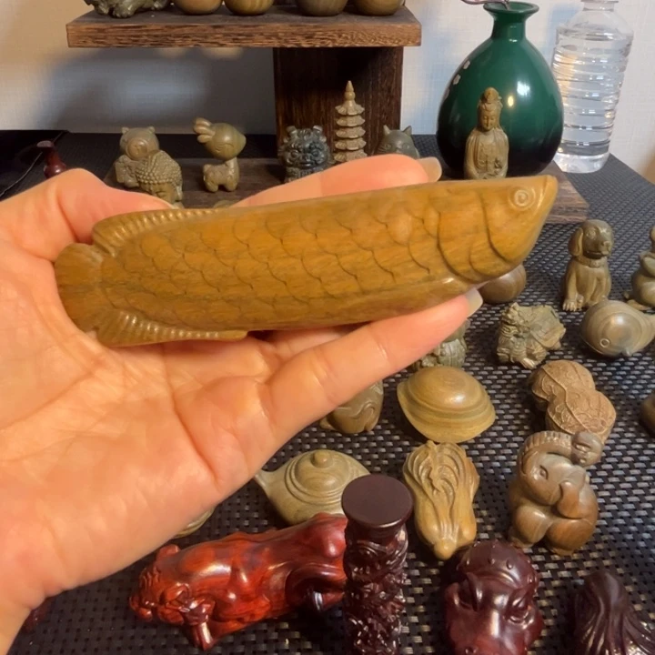大叶紫檀（黑酸枝木类）龙鱼