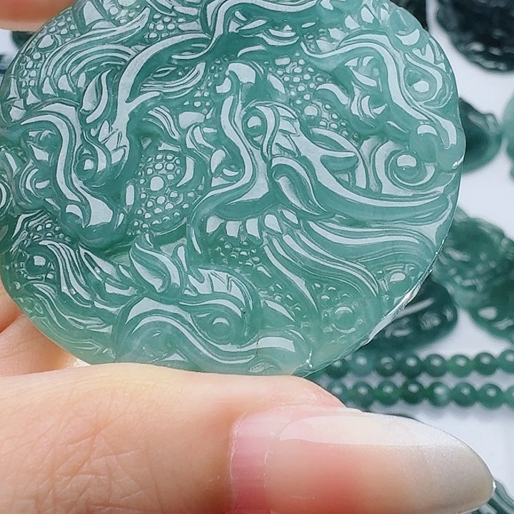 颈饰未镶嵌翡翠天然的A货翡翠多样性发其一