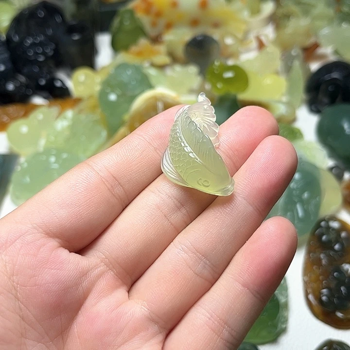 未镶嵌蛇纹石玉颈饰