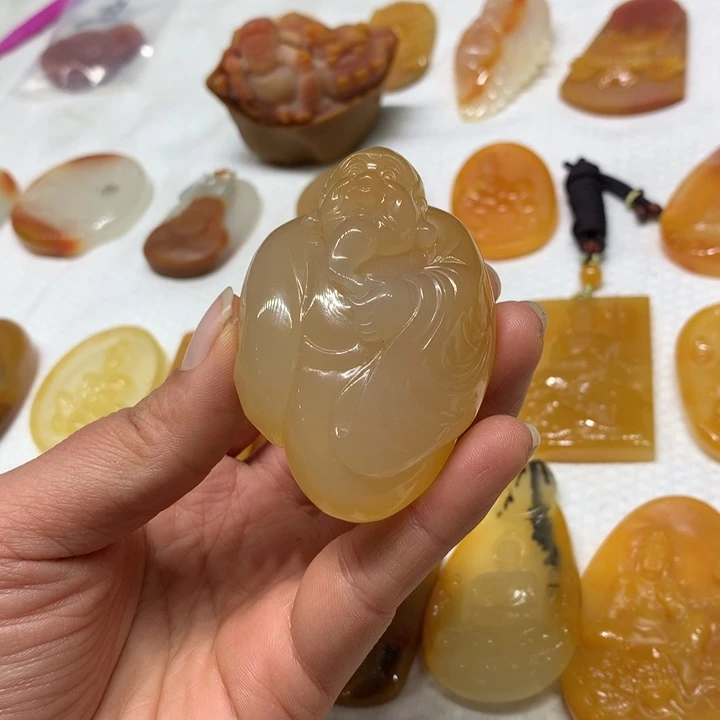石英质玉（黄龙玉）未镶嵌颈饰