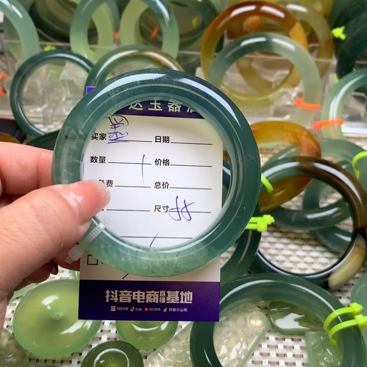 蛇纹石玉手镯未镶嵌墨*