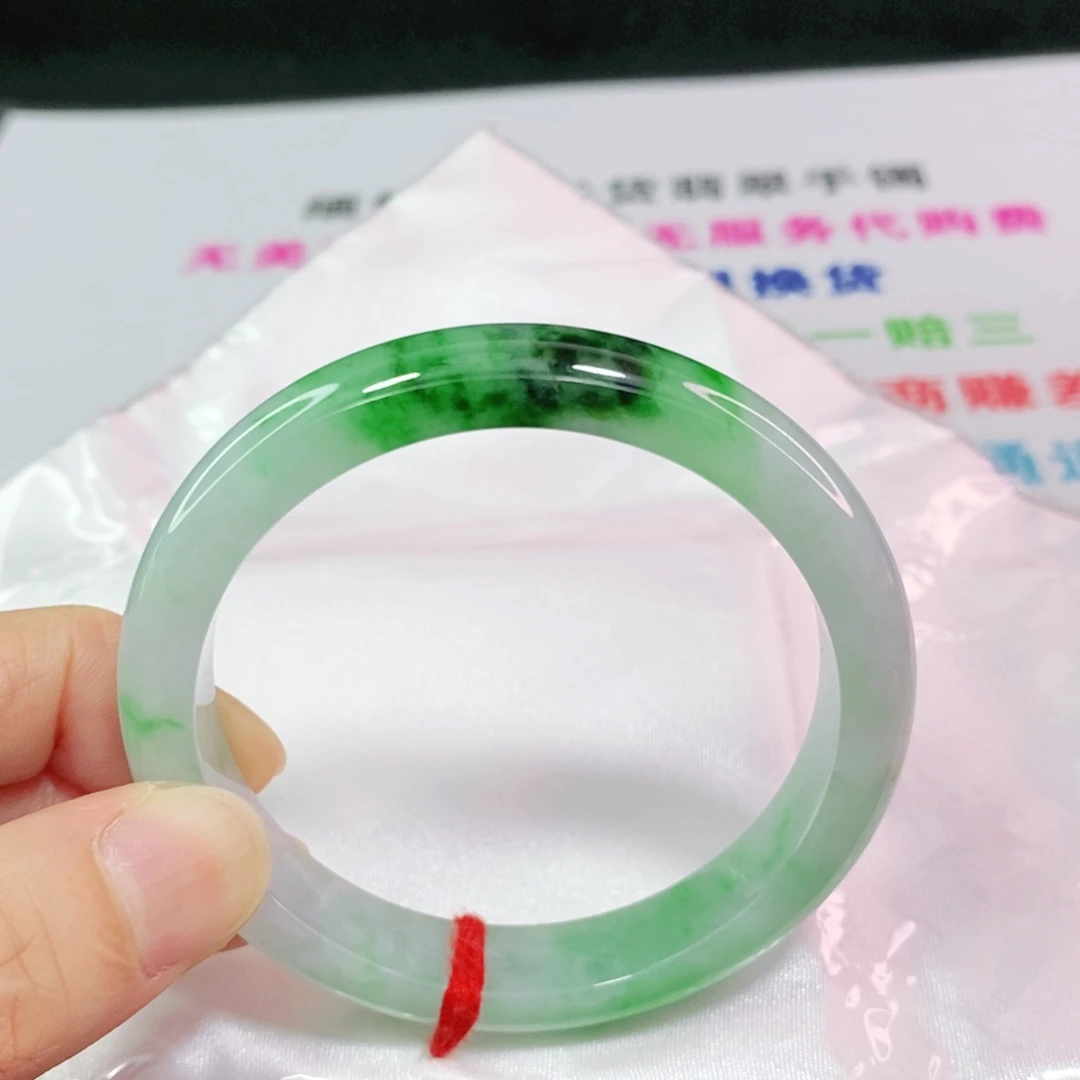 翡翠手镯未镶嵌嗯****?55圈口正圈