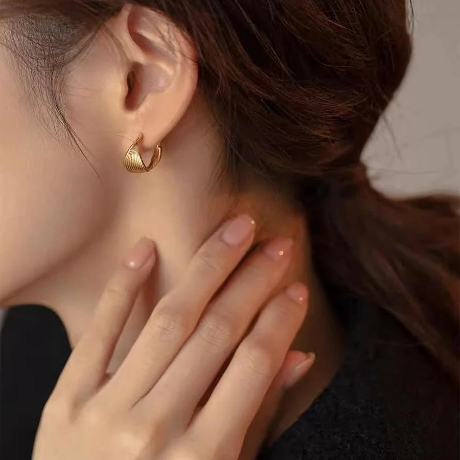 铜合金锆石耳饰 简约个性金色圆圈耳环女高级感耳饰气质素圈耳环