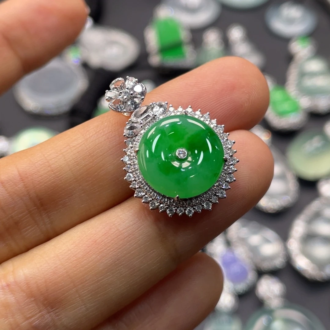 翡翠18K金镶嵌颈饰