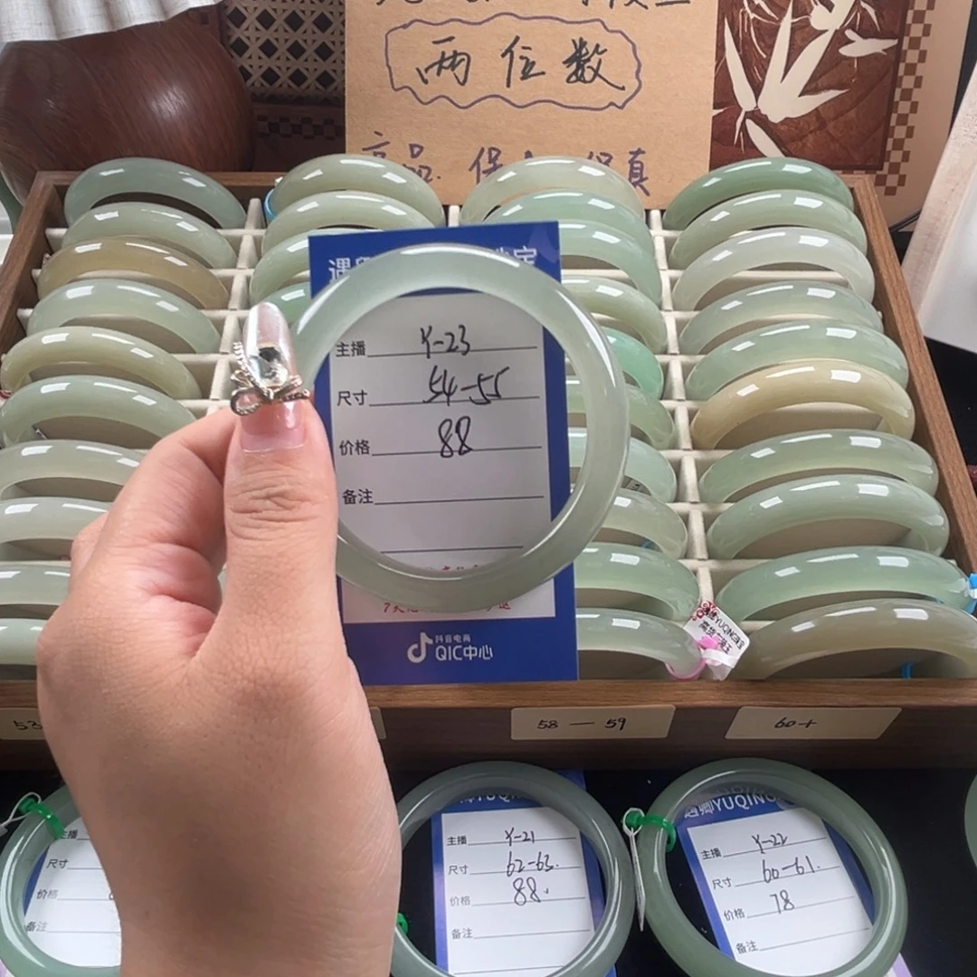 石英质玉未镶嵌手镯