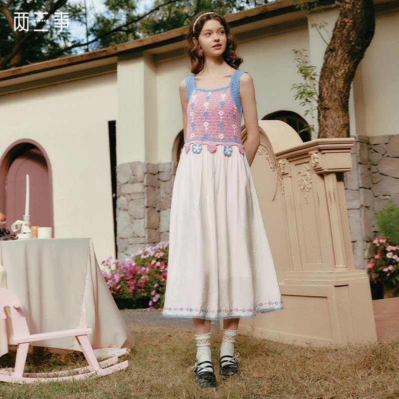 两三事 拈花吻夏 2025春季新款甜美手工钩花吊带裙长款连衣裙