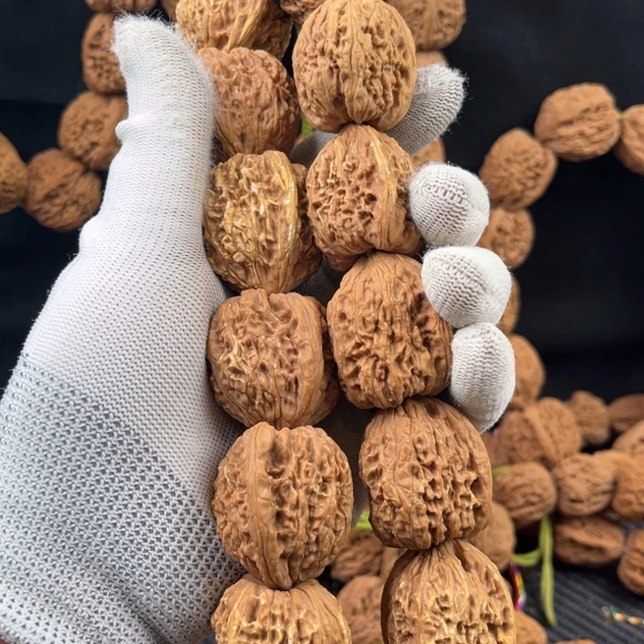 千***集大叶紫檀（黑酸枝木类）南疆石手把件