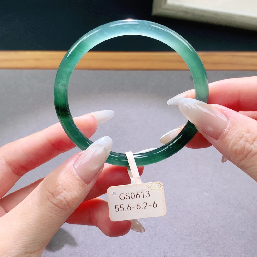 翡翠未镶嵌手镯天然