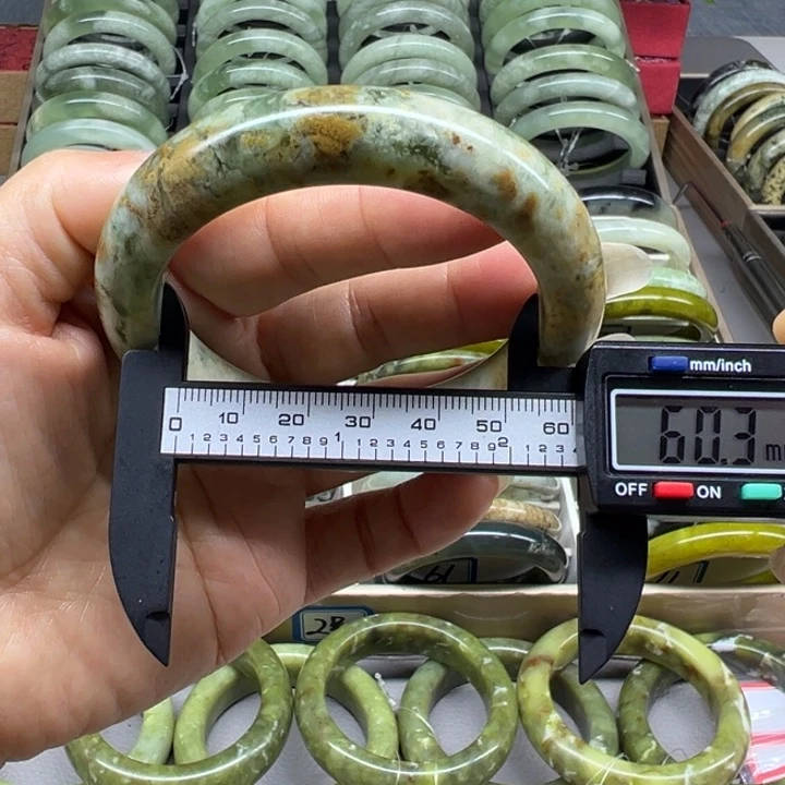 蛇纹石玉未镶嵌手镯47