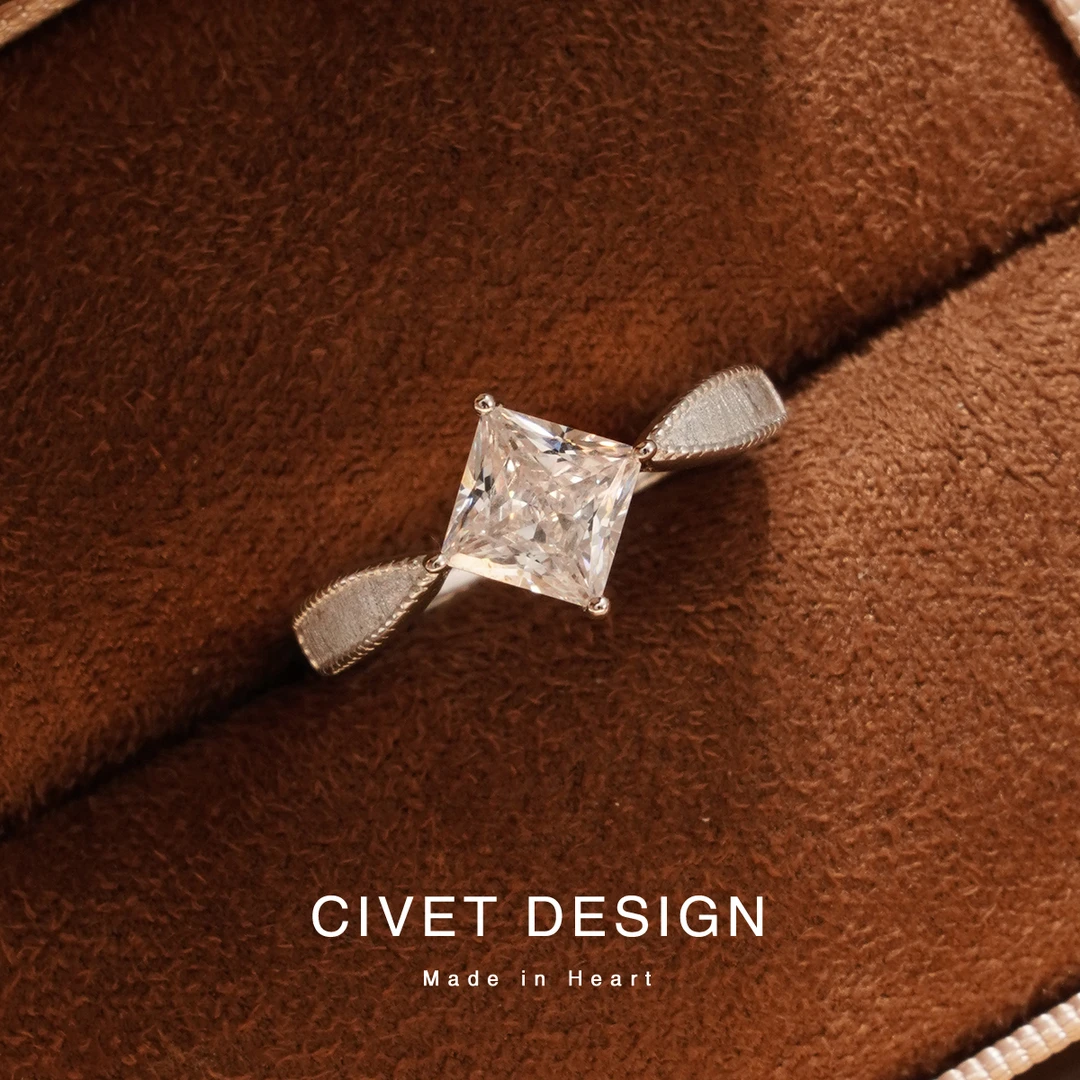 925银合成锆石戒指 公主方1.5ct拉丝纯银戒指女小众镶嵌百搭气质