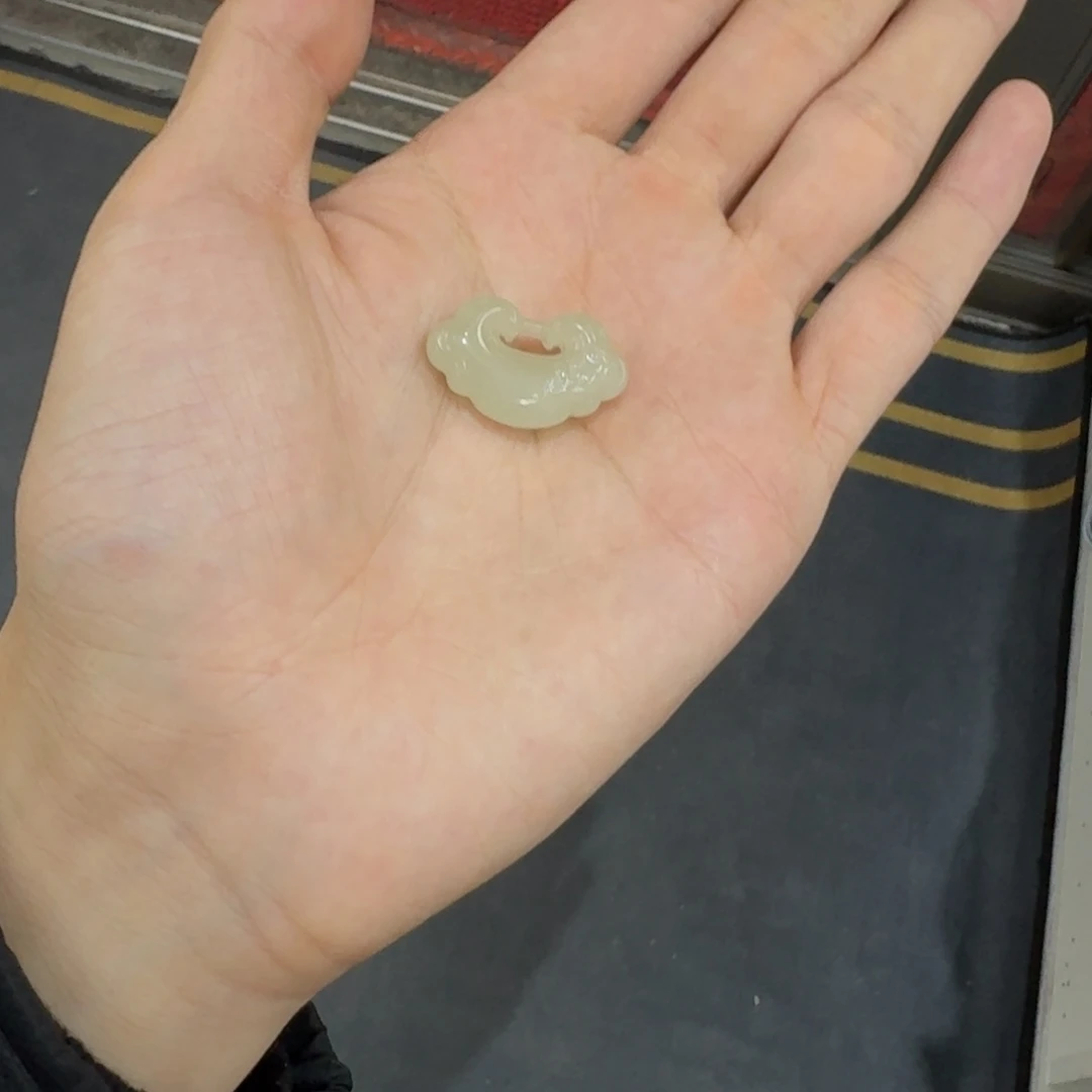 和田玉未镶嵌颈饰《不退不换》