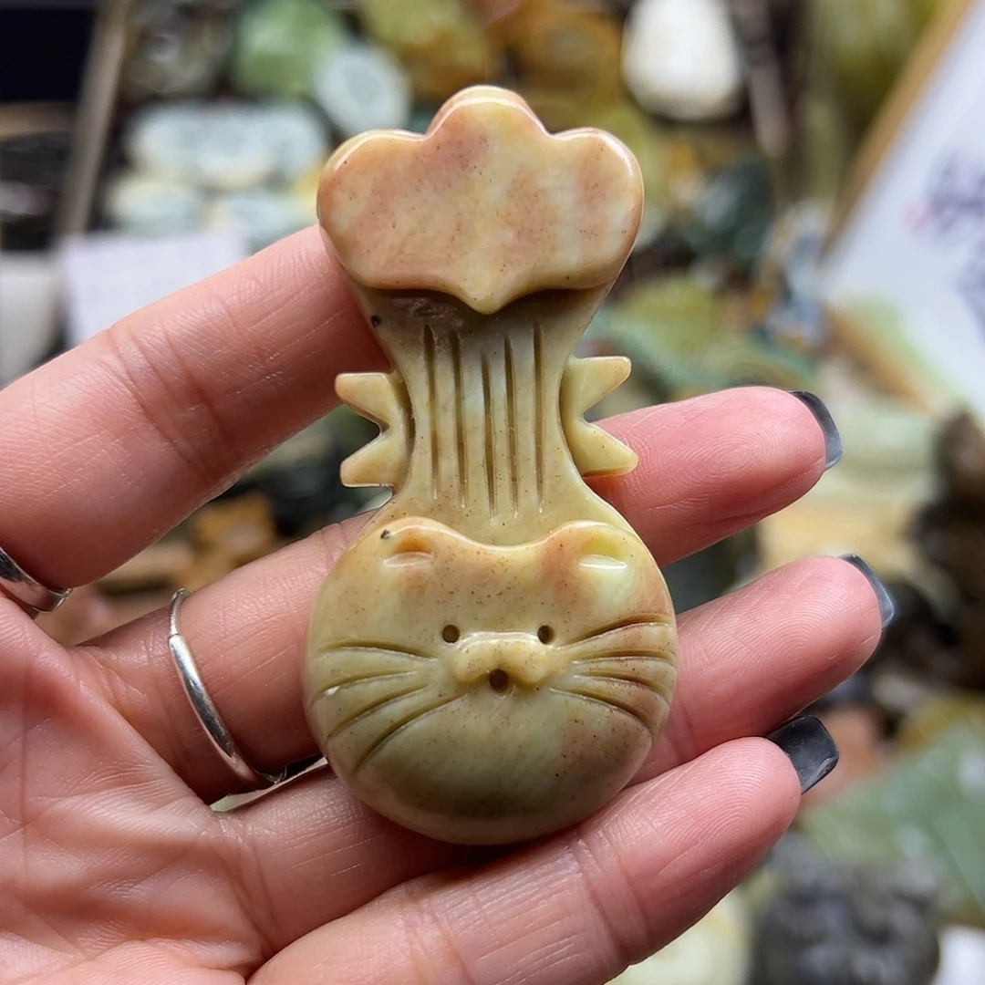 穿***期未镶嵌岫玉颈饰琵琶猫