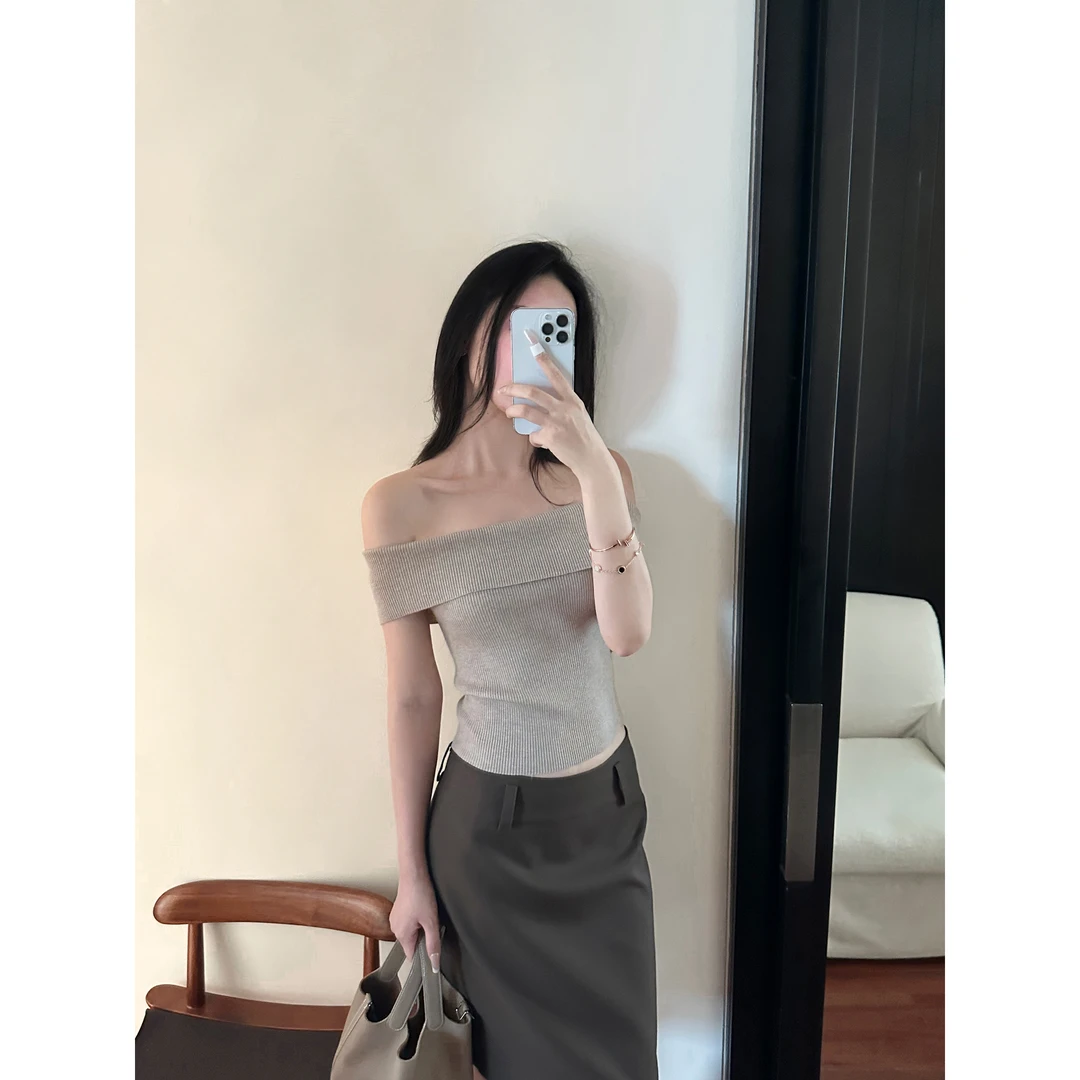 5werkwen 复古智性美学 极简一字肩短款上衣