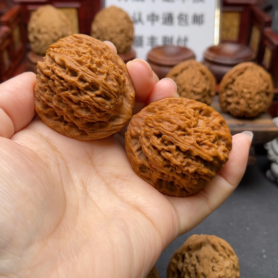 在***士文玩核桃把件涿鹿特价