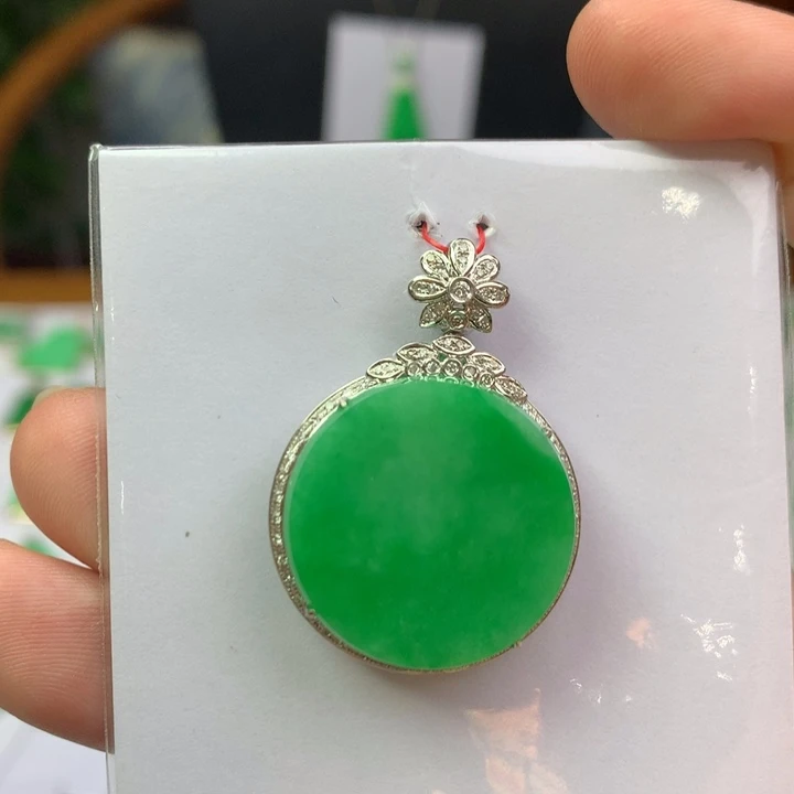 翡翠18K金镶嵌颈饰翡翠吊坠