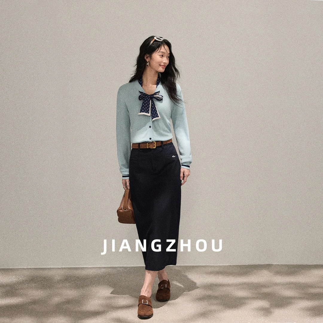 江洲【慧诗】早秋新款时尚风精致的多用丝巾设计款长袖羊毛毛织上衣