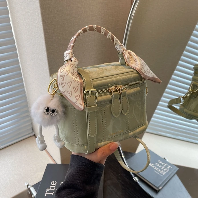 时尚小众手提小包包女2025秋冬新款流行爆款斜挎包肩包单肩盒子包