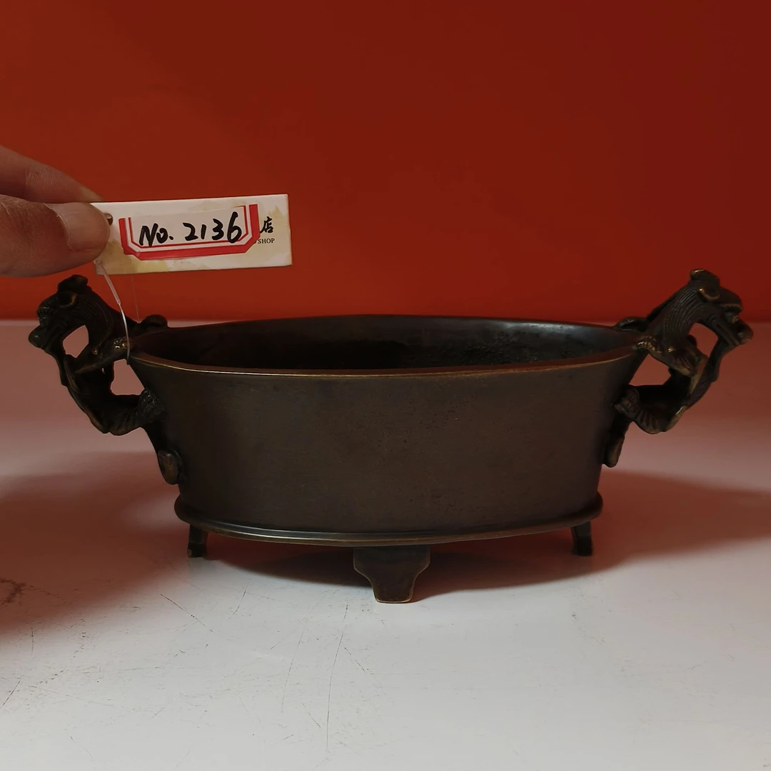 2136清 铜双螭龙耳四足炉