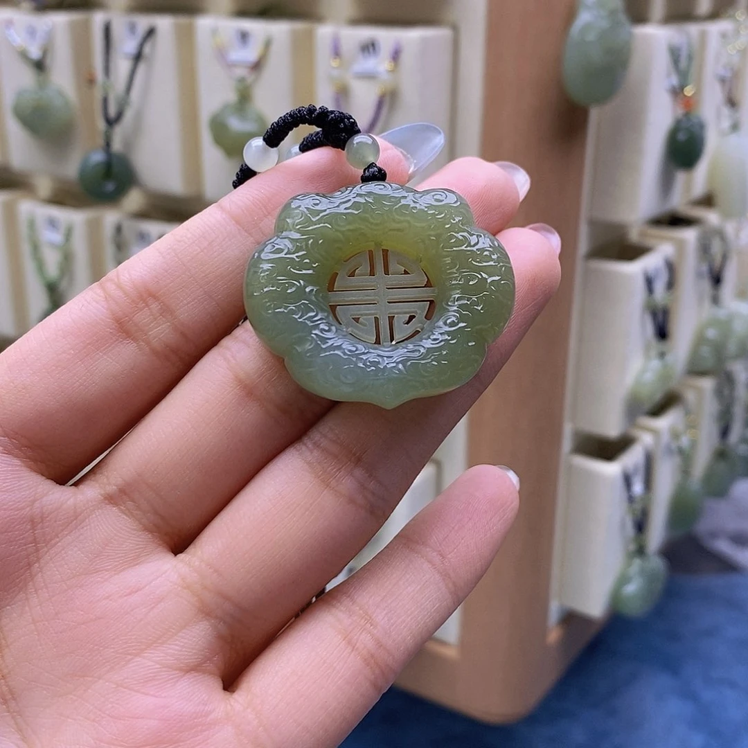 和田玉未镶嵌颈饰云*谣