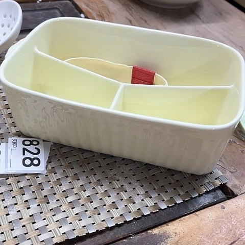 微瑕，不能明火，口径21高度7宽12奶油色