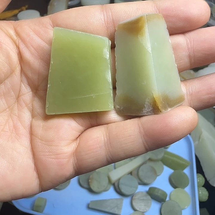 莫***名和田玉（糖玉）未镶嵌珠宝半成品