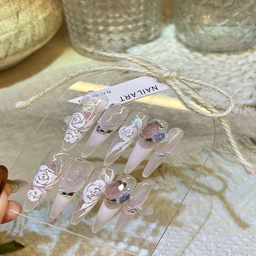 高级感穿戴甲绘花朵链条大钻轻奢显白少女心可拆卸手工穿戴美甲