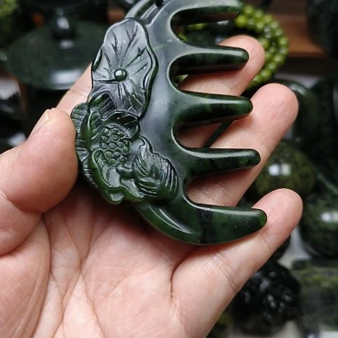 蛇纹石玉未镶嵌梳子