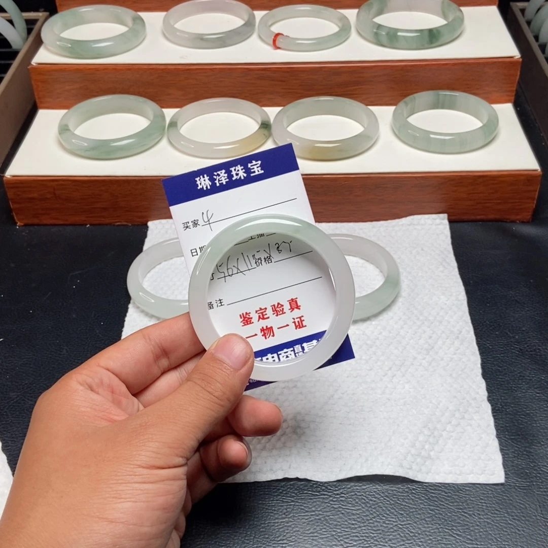 傲***娇石英质玉未镶嵌手镯4