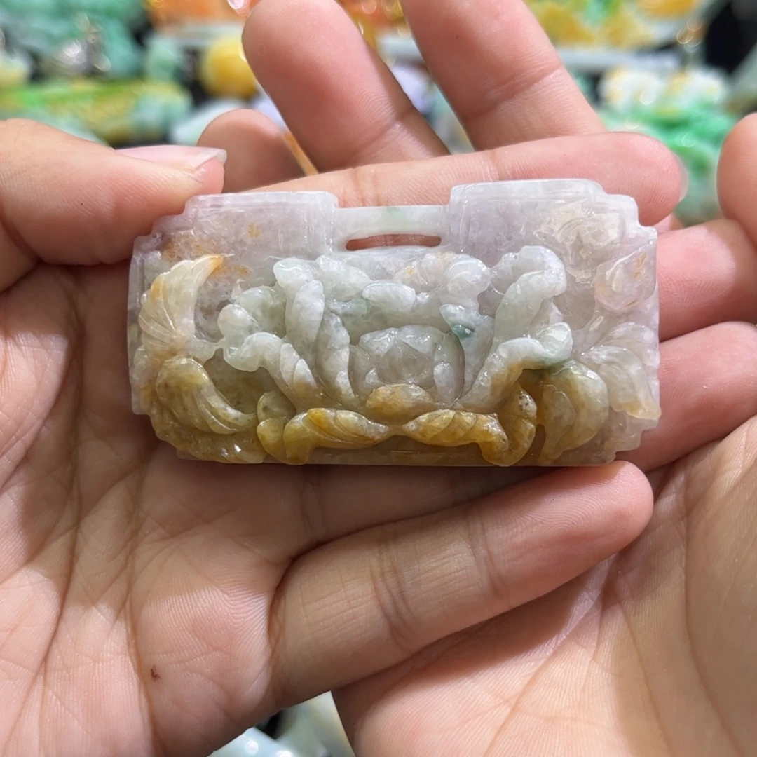 翡翠未镶嵌颈饰待编织