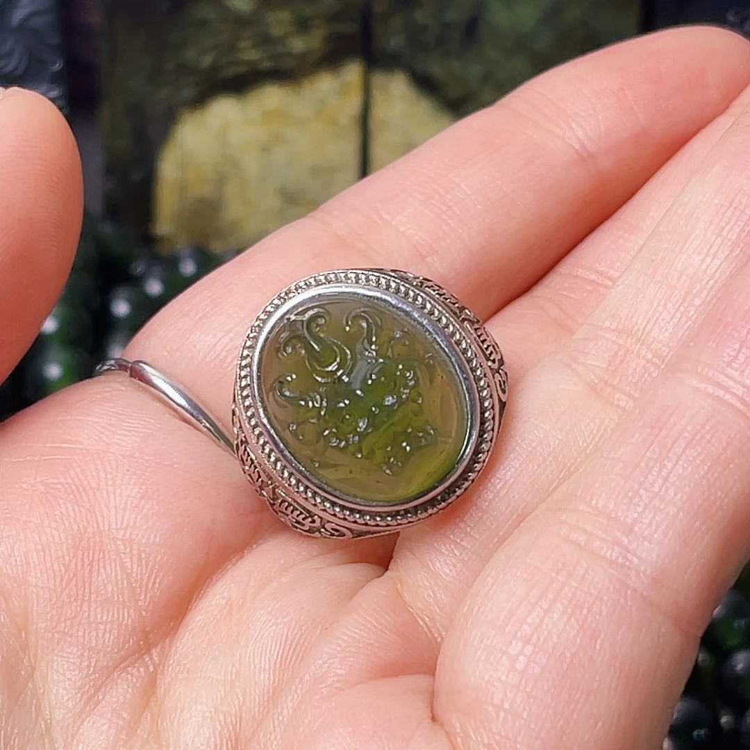 舍***得蛇纹石玉未镶嵌颈饰