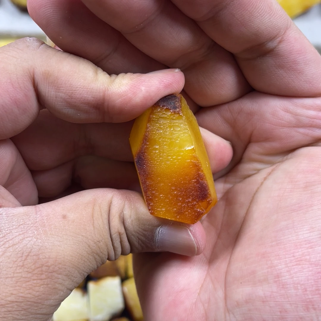 闲***丶未镶嵌定制蜜蜡原石