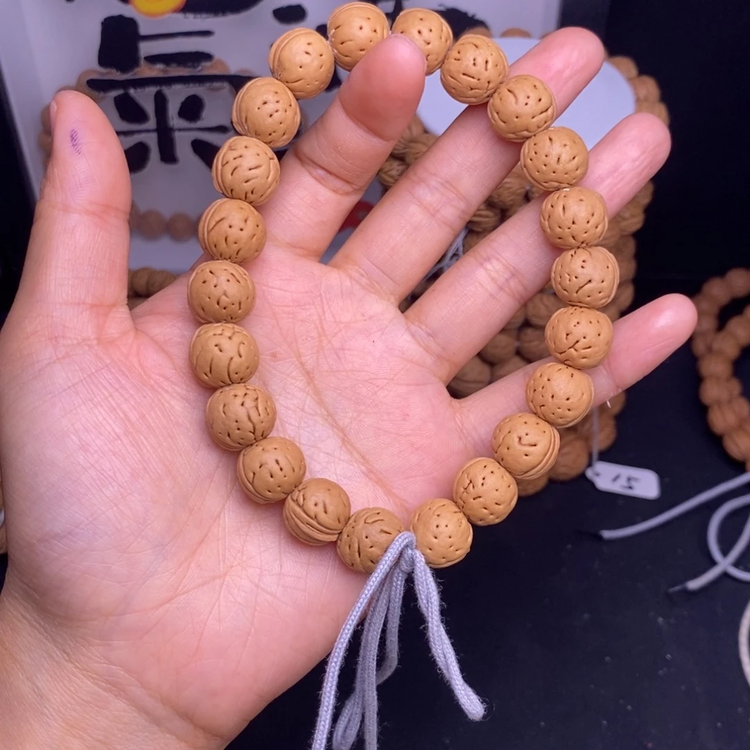 吊坠桃核光头肌肉