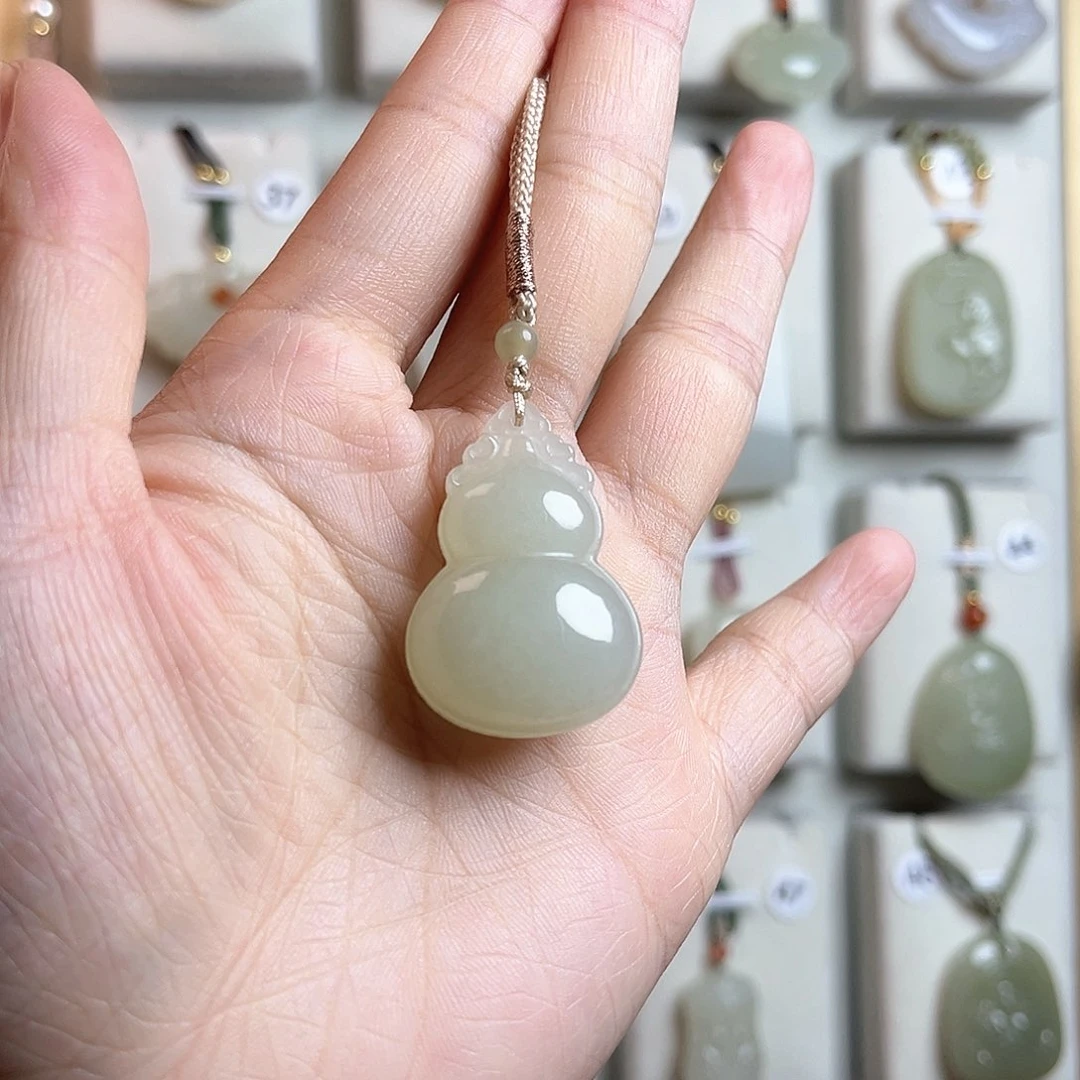 和田玉（糖玉）未镶嵌颈饰筠**书