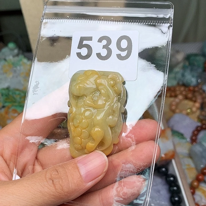 翡翠未镶嵌颈饰馨*翡翠