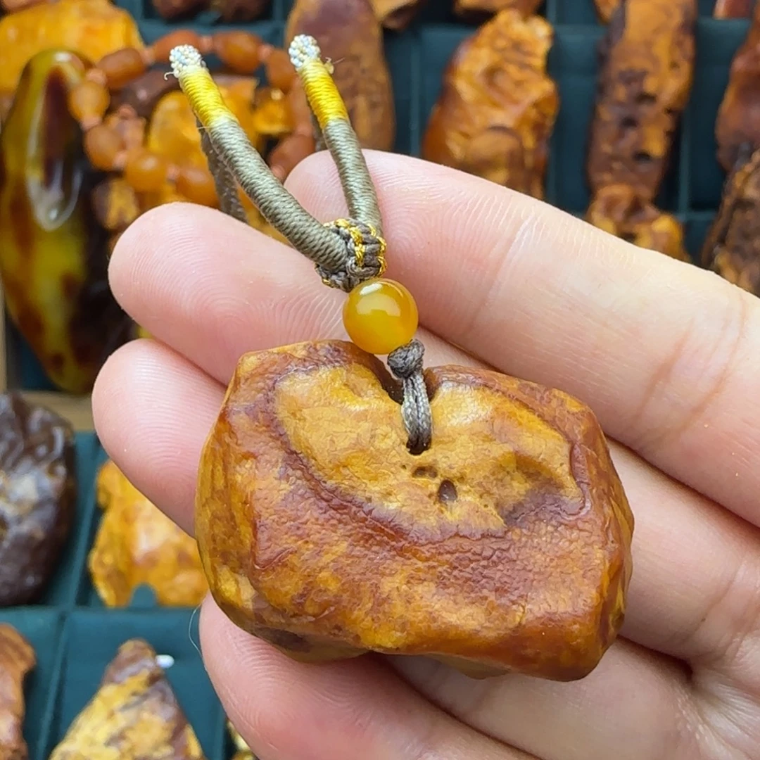 琥珀未镶嵌颈饰花蜡