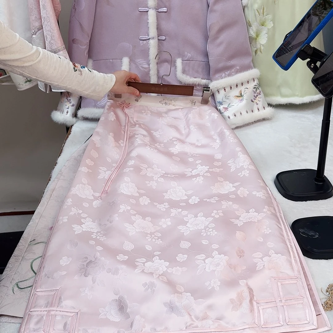 刺绣真丝粉色 软缎 冬款裙子