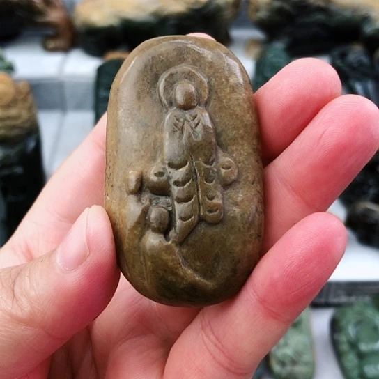 未镶嵌岫岩河磨玉（透闪石质玉）挂件