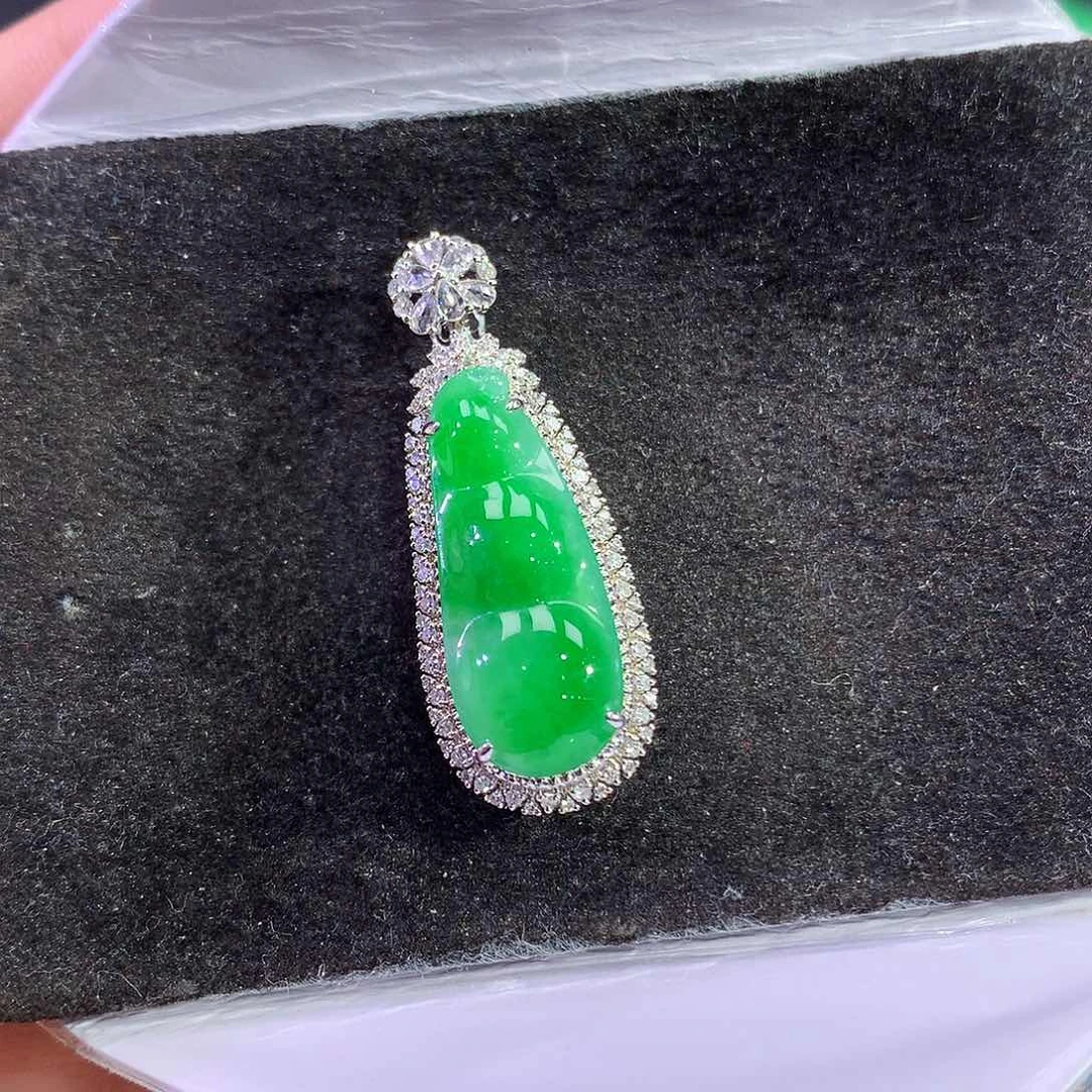 翡翠18K金镶嵌吊坠(赠链)