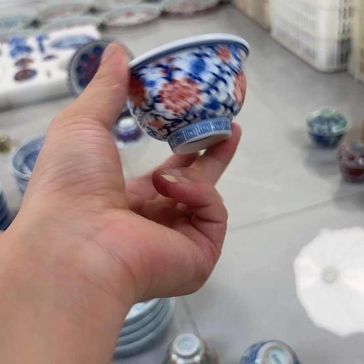 瓷片釉里红牡丹花主人杯