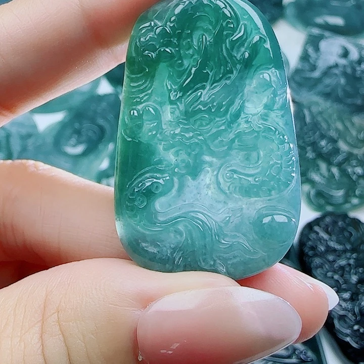 翡翠未镶嵌颈饰多样性发货天然的A货翡翠