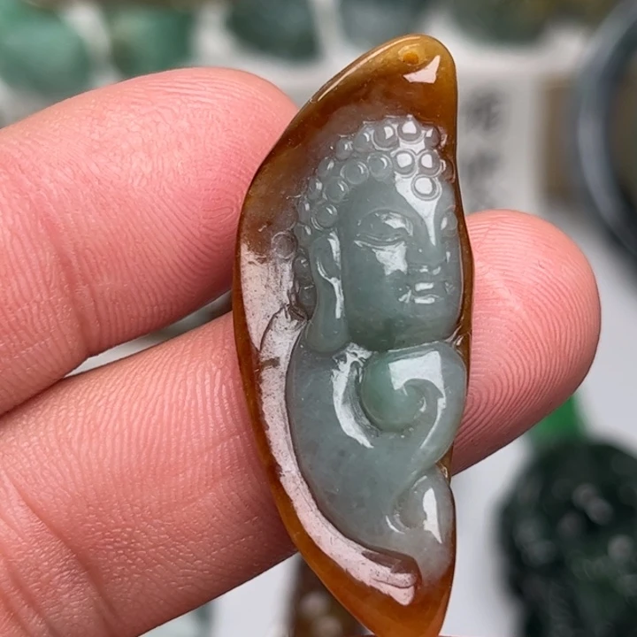 翡翠未镶嵌颈饰佛头