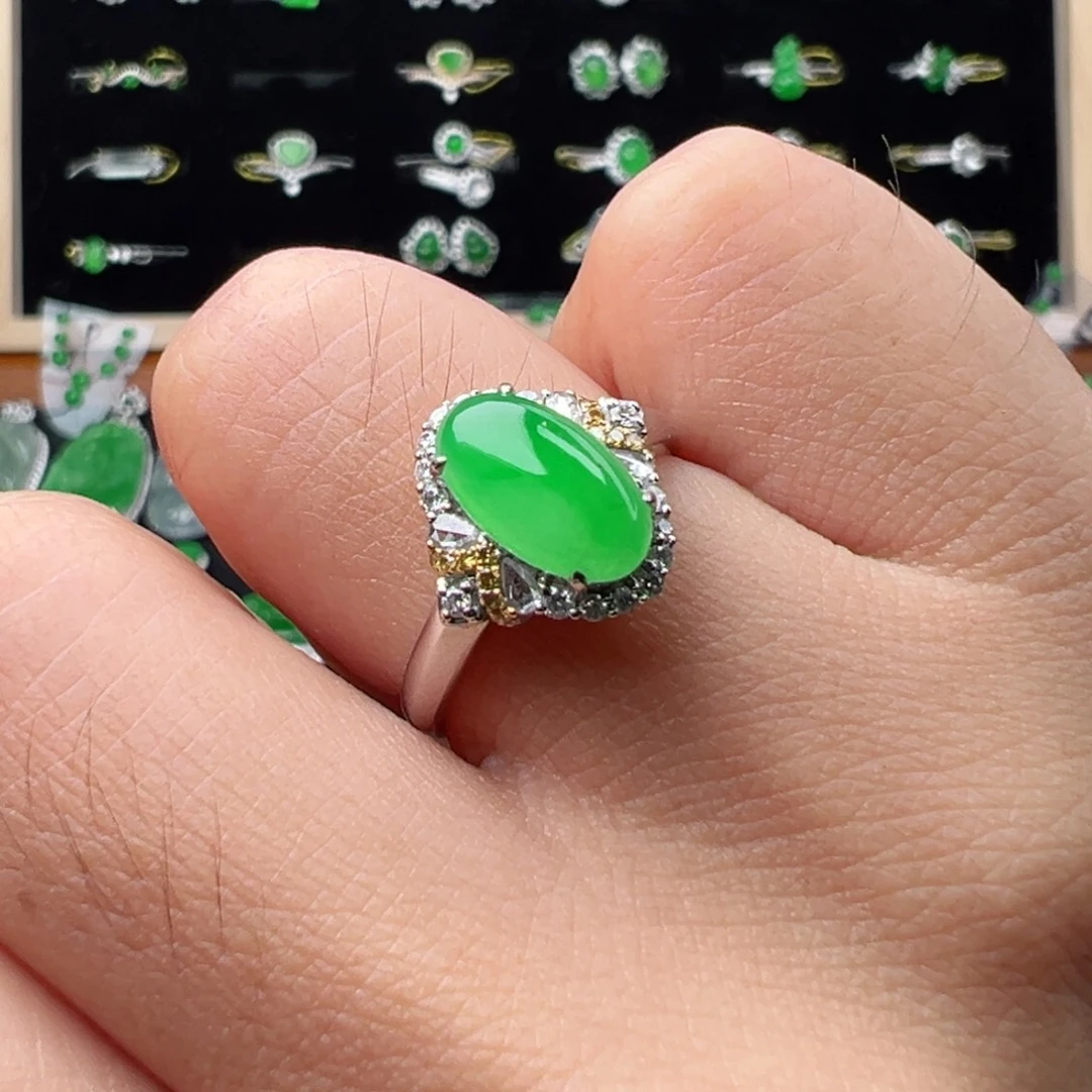 18K金镶嵌戒指翡翠蛋面10.3