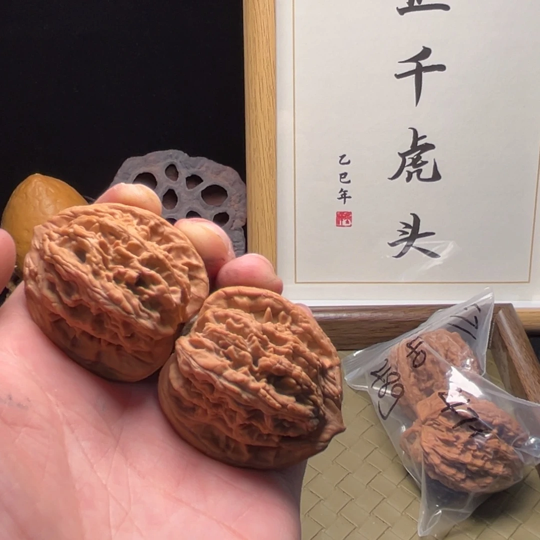 徐***一吊坠文玩核桃虎头