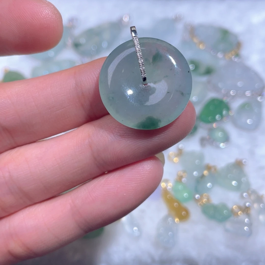 翡翠18K金镶嵌颈饰翡翠