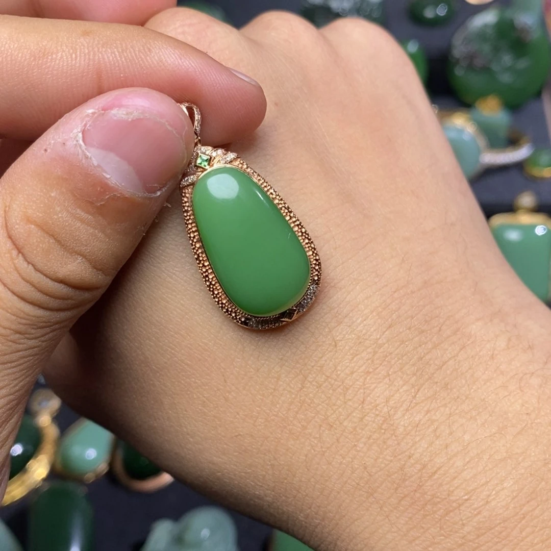 吊坠(不含链)18K金镶嵌和田玉（碧玉）