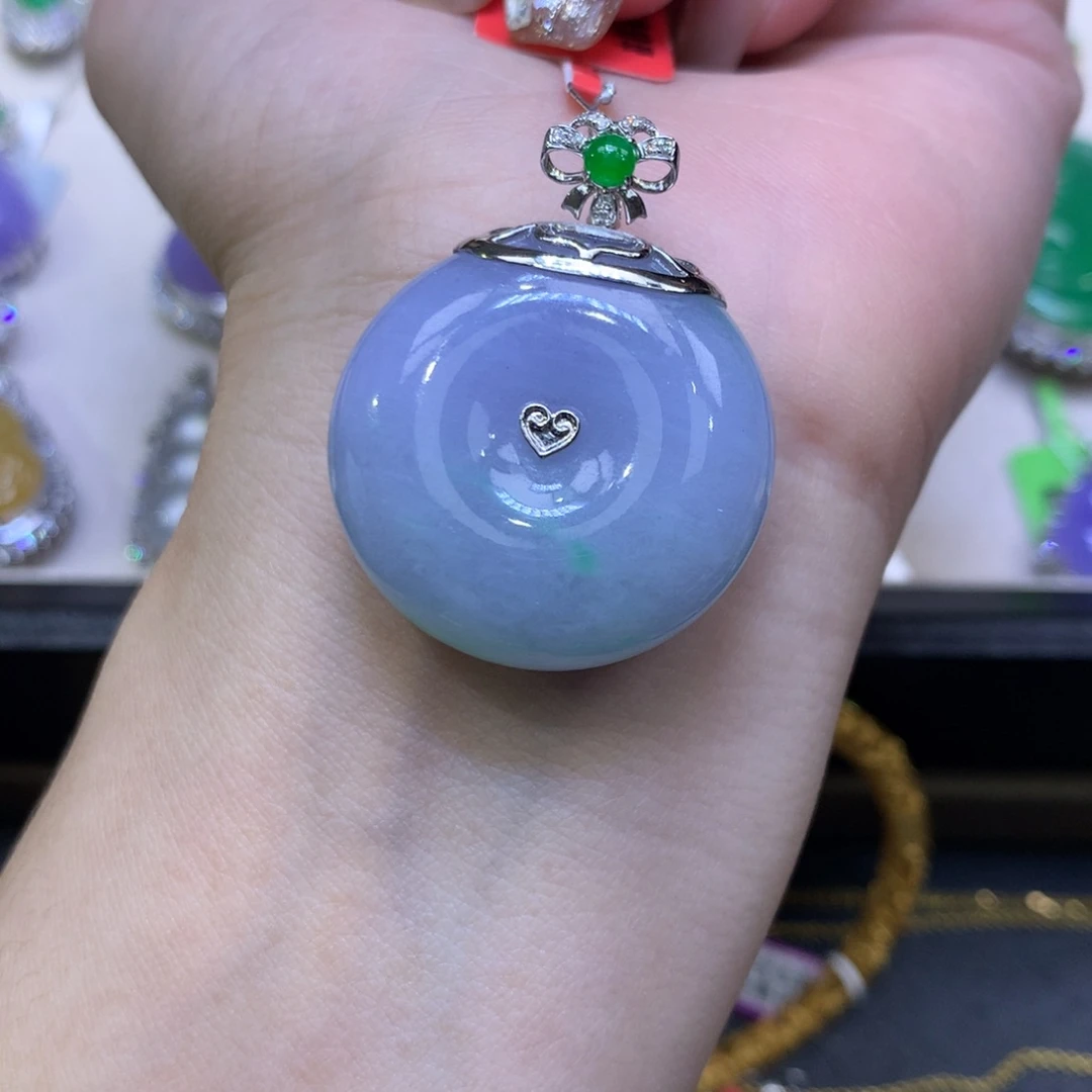 L***孩翡翠18K金镶嵌颈饰