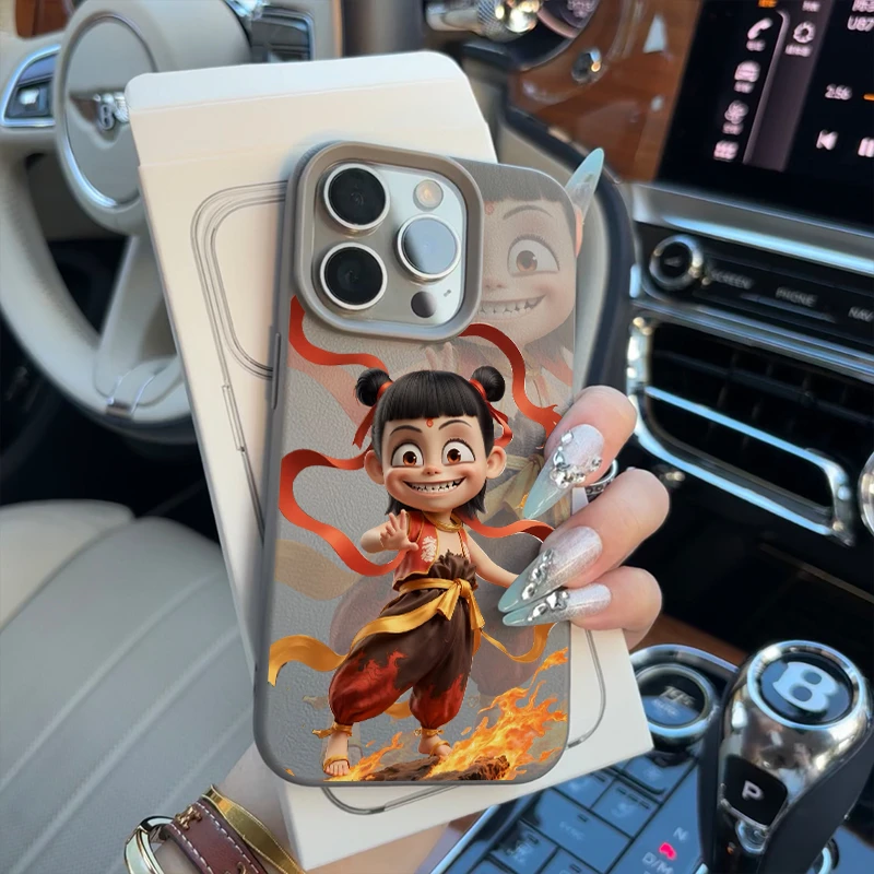 新款重影哪吒适用苹果16promax手机壳15/14荔枝纹13/12/11软防摔