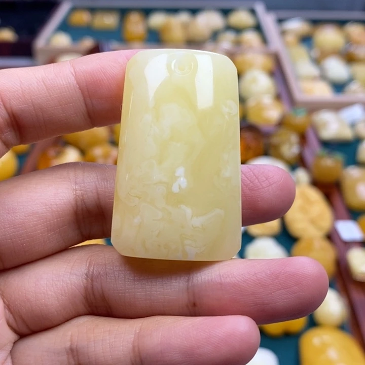 琥珀未镶嵌珠宝奇石14.7白花蜡方牌吊坠