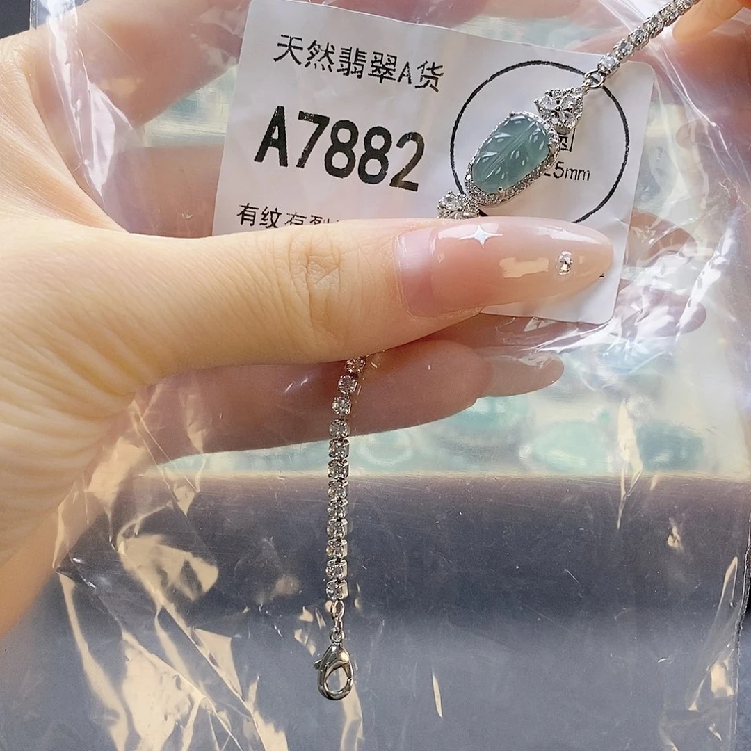 吊坠(赠链)未镶嵌翡翠
