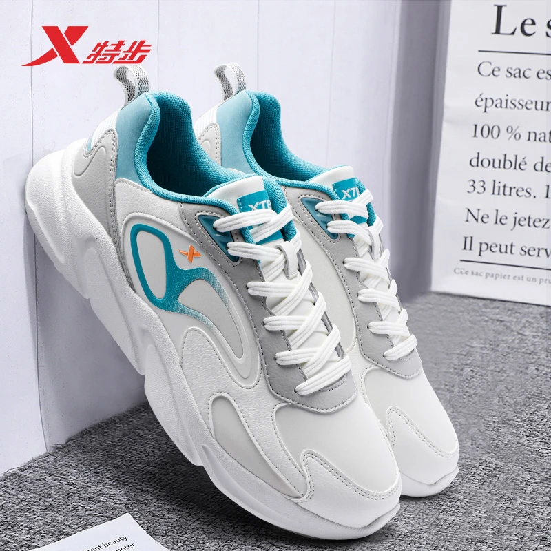 特步男鞋跑步鞋秋冬新款皮面防水软底运动鞋轻便耐磨百搭休闲鞋子